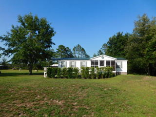 748 Chicora Rd, Waynesville, GA 31566-3324