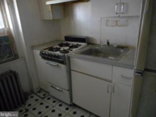 2220 Cantrell St, Philadelphia, PA 19145-3307