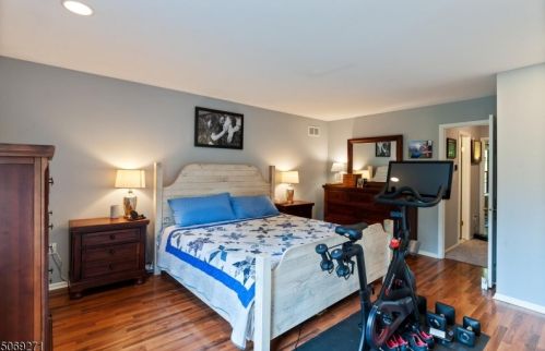 53 Manor Dr, Princeton NJ  08540-1643 exterior