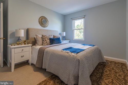 125 Kinsman View Cir, Silver Spring MD 20901-1600 exterior