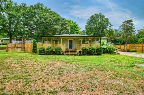 1746 Sandhill Hulett Rd, Carrollton, GA 30116-5573