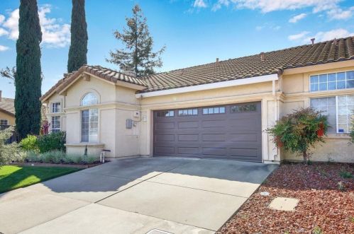 9240 Neosho Dr, Elk Grove, CA 95758-4072