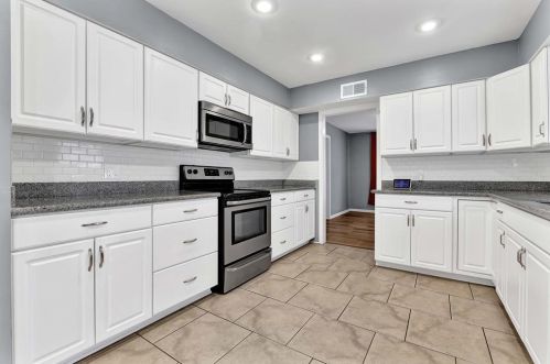 403 Pebblebrook Dr, Taylor Lake Village TX  77586-6012 exterior