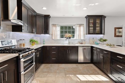 1851 Greenbriar Rd, Glendale CA  91207-1064 exterior