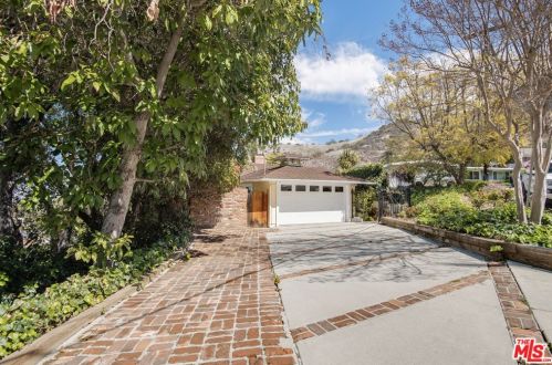 14951 Jadestone Dr, Van Nuys, CA 91403-4507