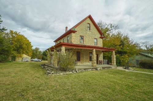 315 8th St, Florence, KS 66851-1223
