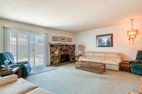 6950 Peralta Pl, Riverside CA  92509-6311 exterior