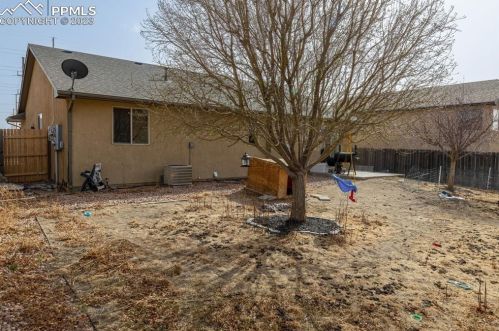 2305 Crestwood Ln, Pueblo CO  81008-2852 exterior