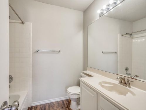 1420 Mapleview Dr, Carrollton TX 75007-6019 exterior