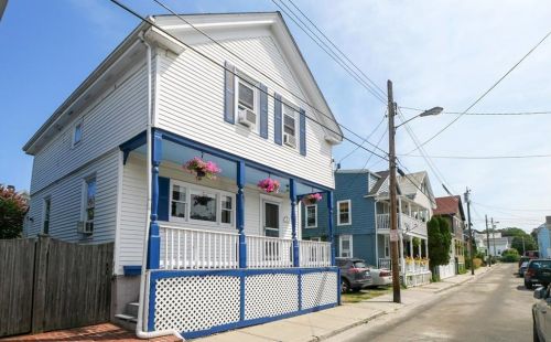 12 Lucas Ave, Middletown, RI 02840-3917