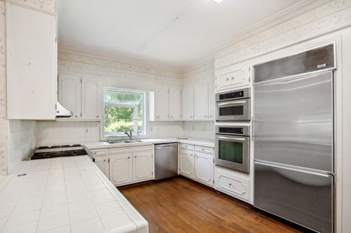 3332 Grant Vly Rd, Atlanta GA  30305-1110 exterior