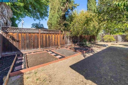 866 San Simeon Ct, Concord CA  94518-2316 exterior