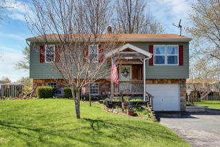 3092 Greenfield Dr, York, PA 17315-3418