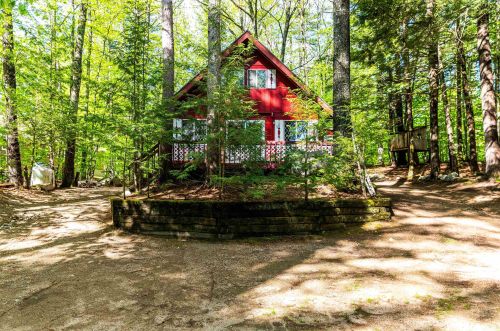 12 Interlaken Cir, Madison, NH 03849-5507