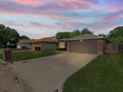 2312 Sundrop Ct, Fort Worth, TX 76108-4915