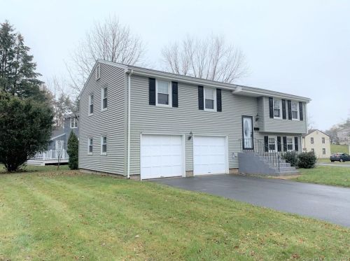 9 Blue Bell Ln, Middletown, CT 06457-5033