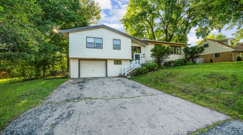 2924 Sunnyside Dr, Rockford, IL 61114-6024