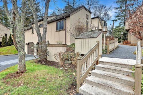 33 Great Meadow Ln, Farmington, CT 06032-8007