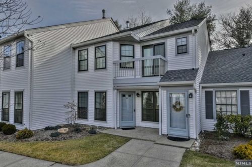 86 Konight Ct, Mahwah, NJ 07430-2960