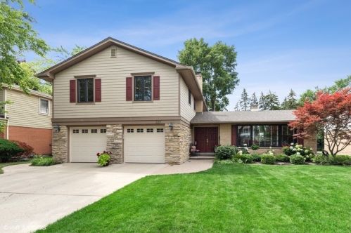 215 Lynnwood Ave, Arlington Hts, IL 60004-3928