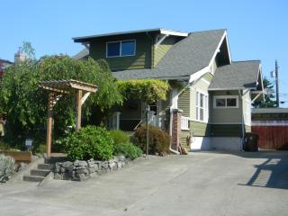 517 52nd St, Tacoma, WA 98408-6555
