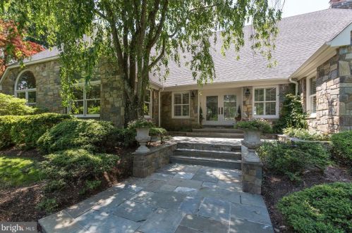 495 River Forest Dr, Great Falls, VA 22066-3930