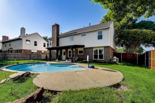 1521 Lindby Dr, Lewisville TX  75028-3624 exterior