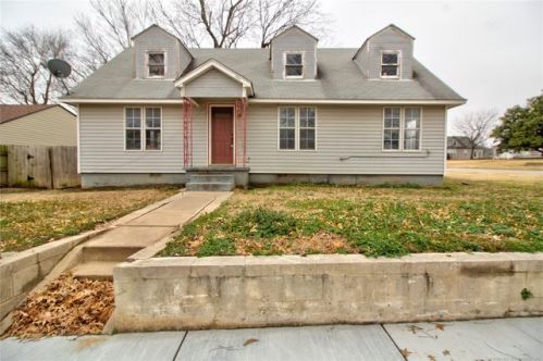 124 14th St, Collinsville, OK 74021-2248