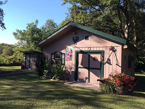 5 Whispering Oaks Dr, Kewanee, IL 61443-1100