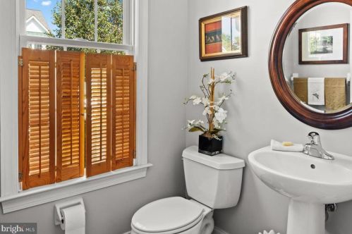 30 St, Trenton NJ 08691-4145 exterior