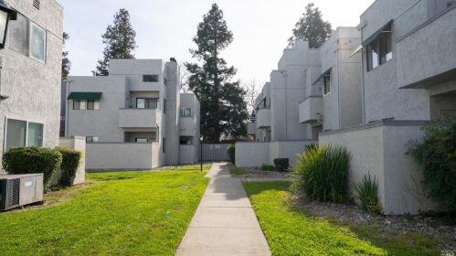 225 Pennsylvania Ave, Fairfield CA  94533-6428 exterior