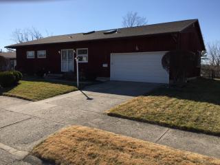 1709 Brookhollow Dr, Springfield OH  45504-1517 exterior