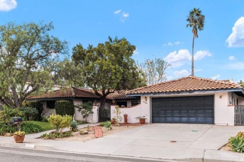 7701 Primavera Way, Carlsbad, CA 92009-8239