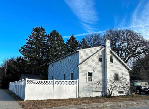 32 Washington St, Seabrook, NH 03874-4638