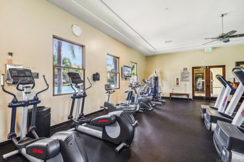 1482 Caminito Sicilia, Chula Vista CA  91915-4142 exterior