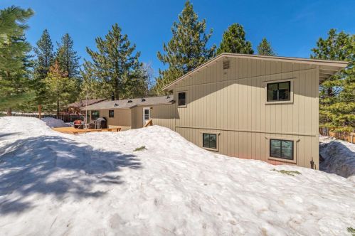10425 Martis Valley Rd, Truckee CA  96161-2015 exterior
