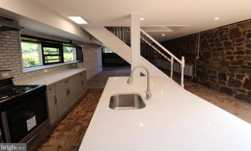 635 Parkway Ave, Trenton NJ  08618-2723 exterior