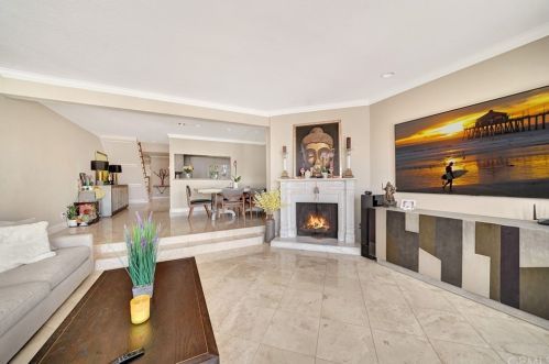 3561 Windspun Dr, Huntington Beach CA  92649-2027 exterior