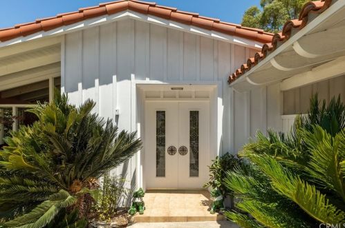 2213 Via Fernandez, Palos Verdes Estates, CA 90274-2040