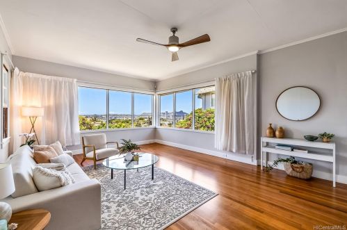 2023 Mckinley St, Honolulu, HI 96822-2131