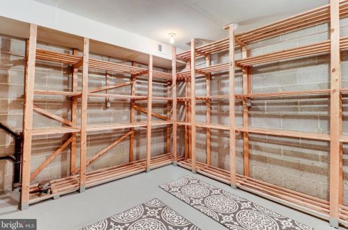 5940 Queenston St, Springfield VA  22152-1731 exterior