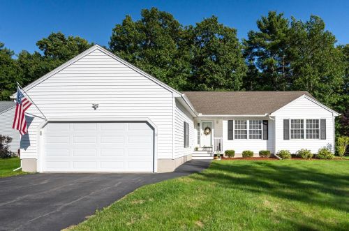 38 Glasgow Cir, Hudson NH  03051-3759 exterior