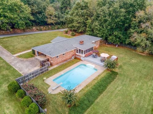 121 Browning Shoals Rd, Social Circle, GA 30025-4203
