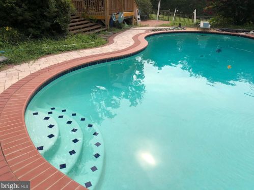 2890 Spg Lk Dr, Davidsonville MD 21035-1230 exterior