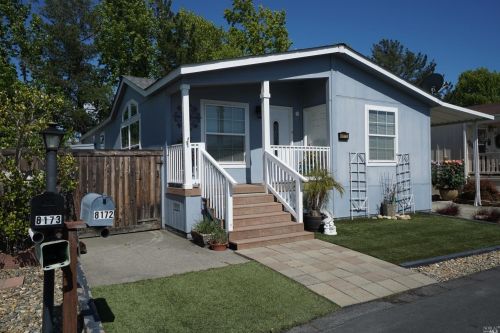 8172 Willow St, Windsor, CA 95492-9305