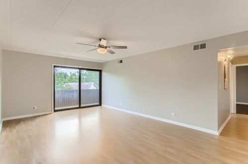 511 Timber Ridge Dr, Carol Stream, IL 60188-2822