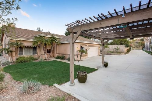 1267 Fitzgerald Rd, Simi Valley CA 93065-4480 exterior