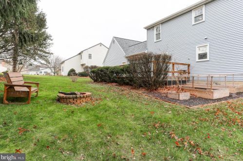 1546 Dunmore Dr, Lancaster PA  17602-1247 exterior