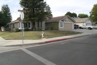 1678 Mckelvy Ave, Clovis, CA 93611-5968