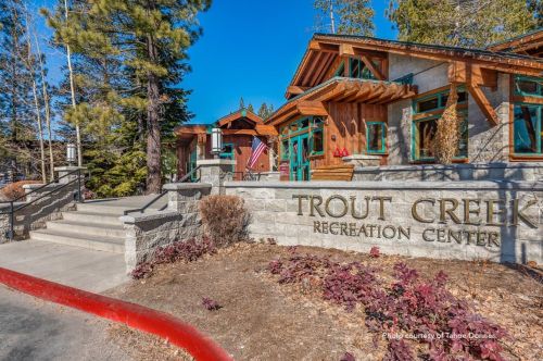 13610 Hillside Dr, Truckee CA  96161-6867 exterior